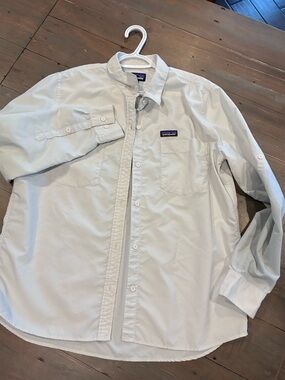 Patagonia Men's Long-Sleeve off White Button-Up Shirt